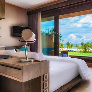 Beachfront Pool Suites